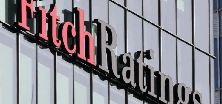 Fitch mantiene calificación de México en «BBB-» y alerta sobre riesgos institucionales