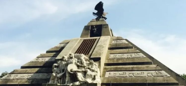 Indigentes incendiaron la pirámide de La Raza CDMX
