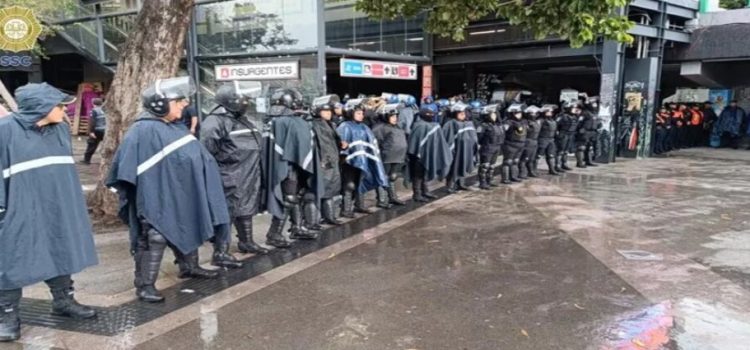 Desalojan a personas en situación de calle de Glorieta de los Insurgentes