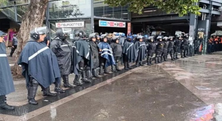 Desalojan a personas en situación de calle de Glorieta de los Insurgentes