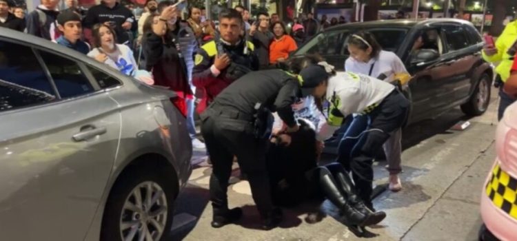 Conductora trata de arrollar a policías durante operativo de Paseo de la Reforma