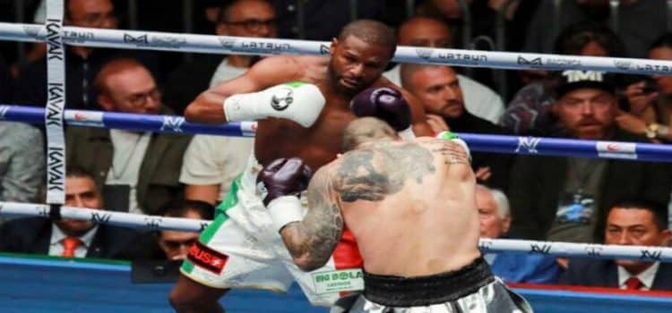 Mayweather vence a Gotti III pese a abucheos en CDMX