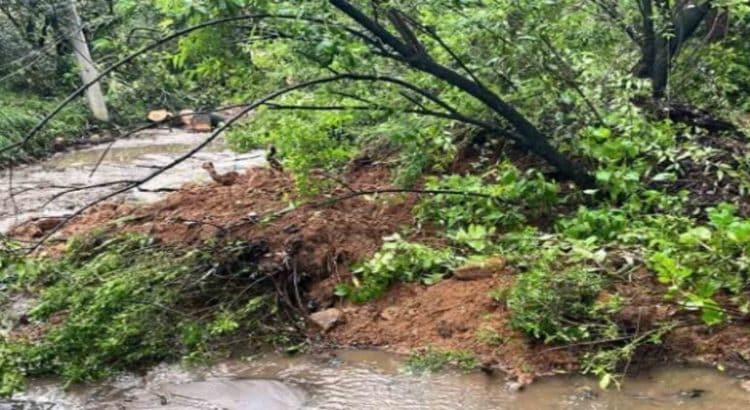 Lluvias provocan deslizamiento en Cuajimalpa