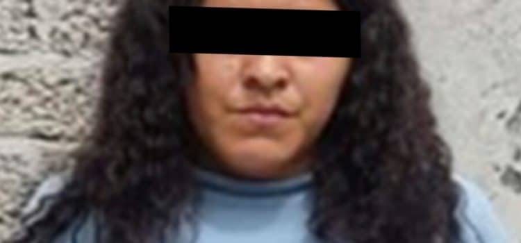 Detienen a mujer quien presuntamente ofrecía droga a estudiantes