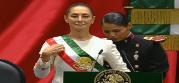 Claudia Sheinbaum recibe la banda presidencial