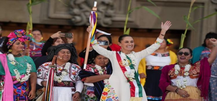 Sheinbaum recibe el bastón de mando, las mujeres serán prioridad en su gobierno