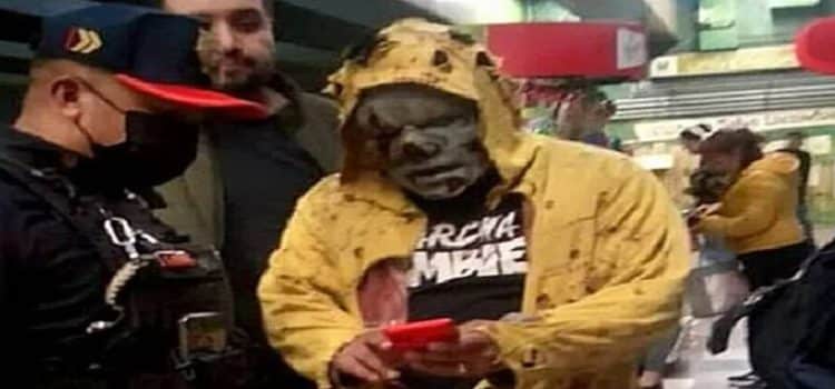 Detienen a un zombi en el Metro de CDMX