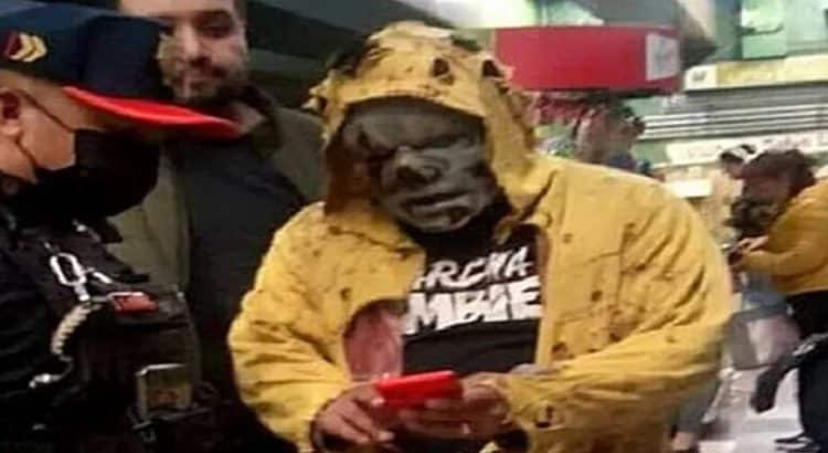 Detienen a un zombi en el Metro de CDMX