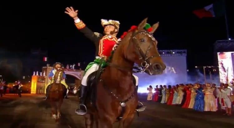 Celebran en el zócalo de la Ciudad de México el Bicentenario de la República