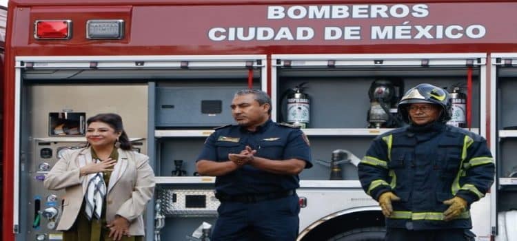 Gobierno de CdMx entrega nuevos vehículos al Heroico Cuerpo de Bomberos