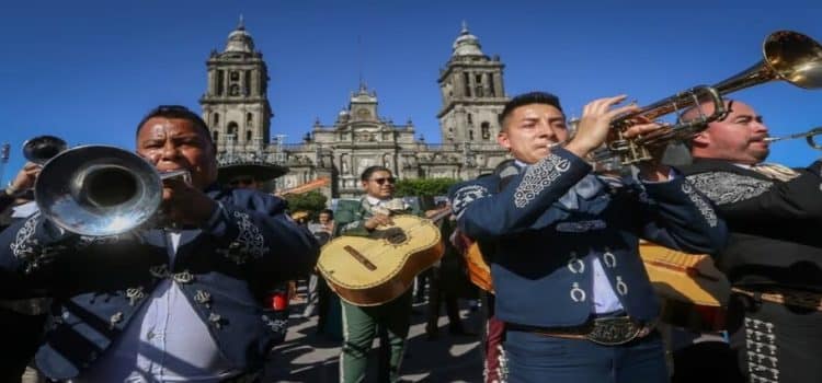 Mariachis rompen récord Guinness en el Zócalo de la CDMX