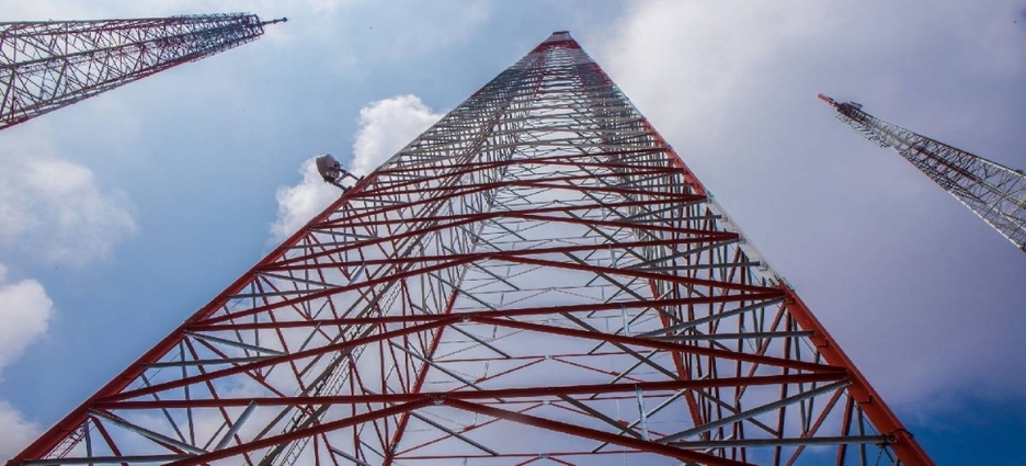 Colapsa antena de 30 metros en la Gustavo A. Madero
