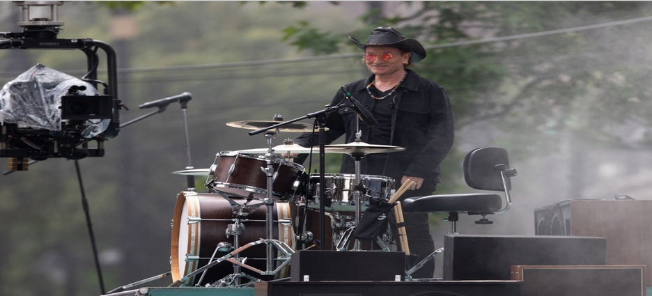 U2 aparece en Plaza de Santo Domingo