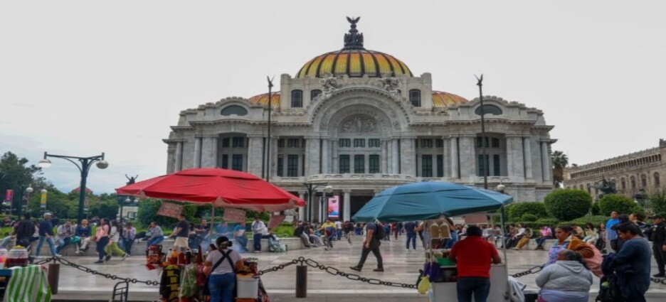 Gobierno de CDMX mantiene reordenamiento de comerciantes en la Alameda Central