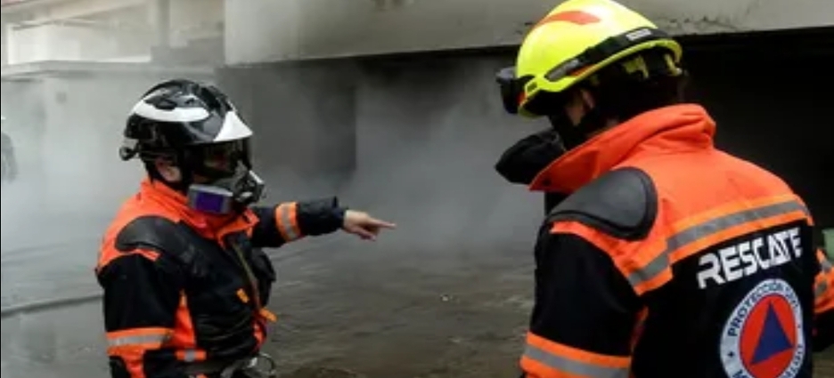 Incendio en edificio de Polanco provoca movilización de emergencia