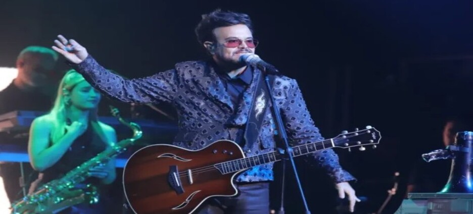 Aleks Syntek regaña a sus fans durante concierto en CDMX y desata polémica